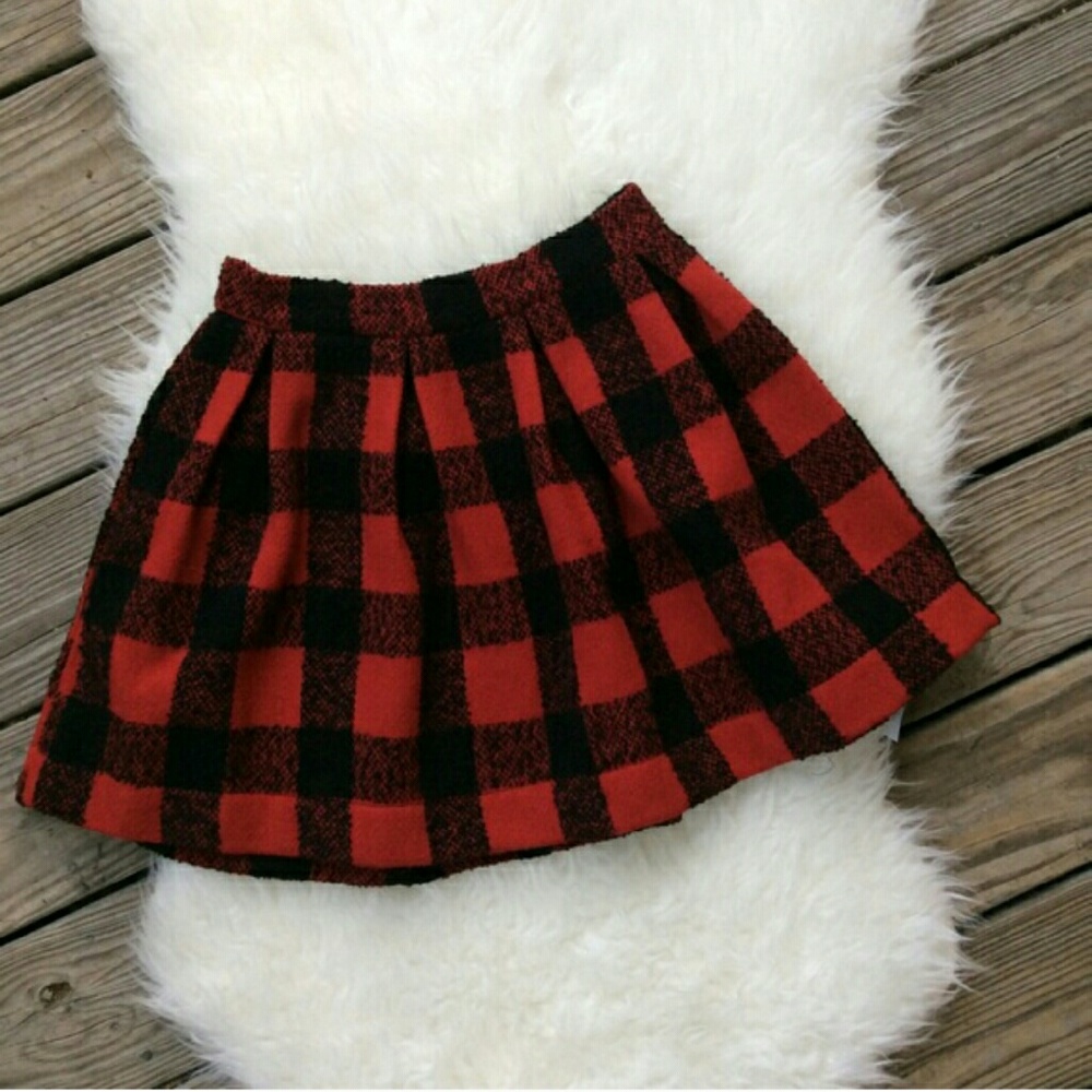 NWT PLAID SKIRT